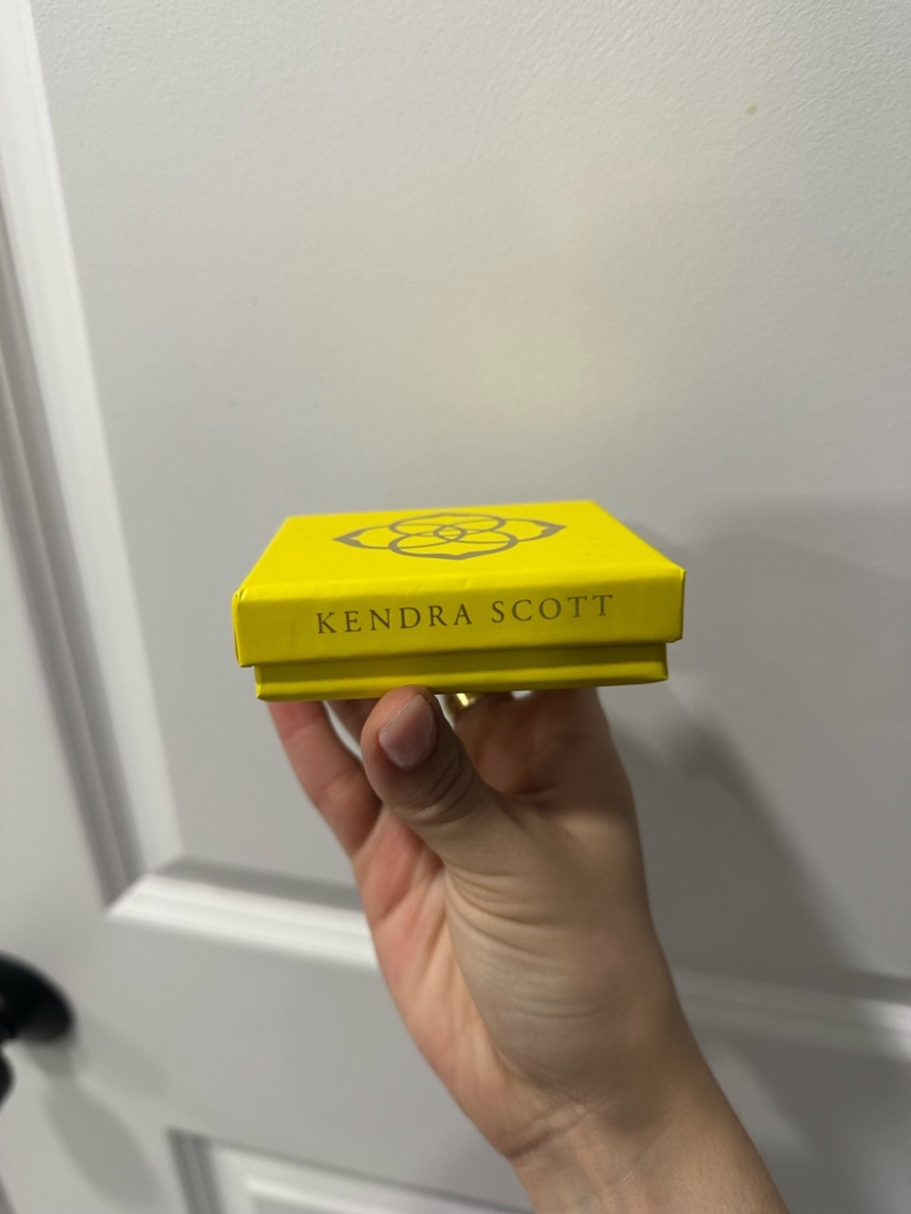 Kendra Scott Emerald Green Elle Stud Earrings - Gold Setting - Picture 3 of 3